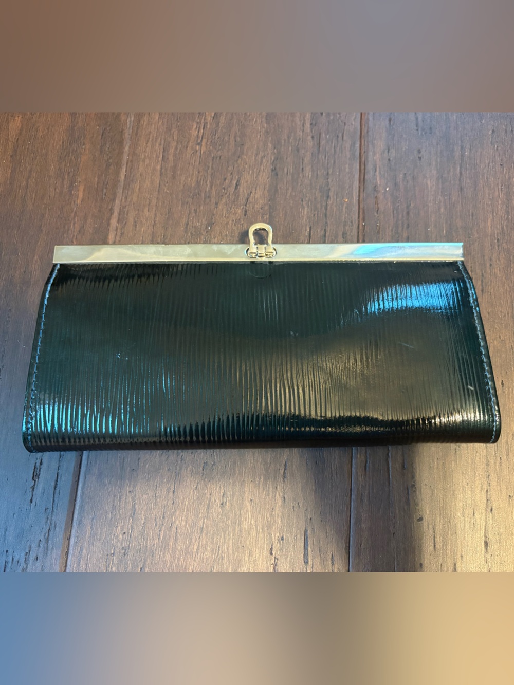 Green Wristlet Clutch with Silver Frame